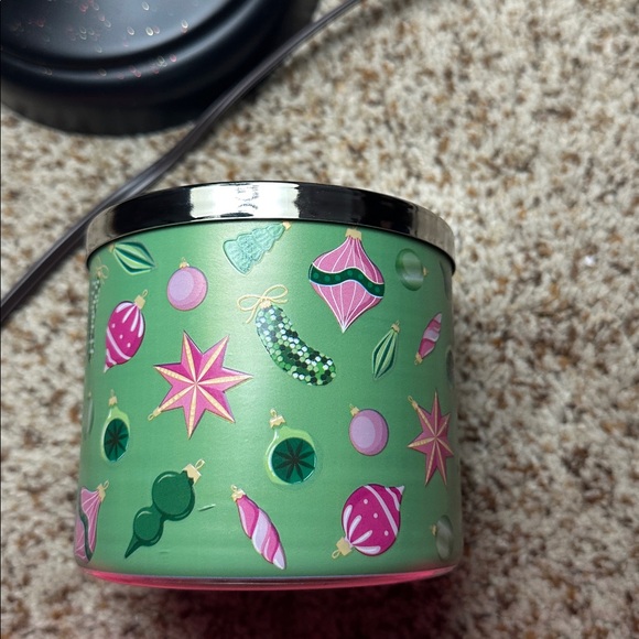 Holiday Dill-ight Pickle Candle - Picture 3 of 6